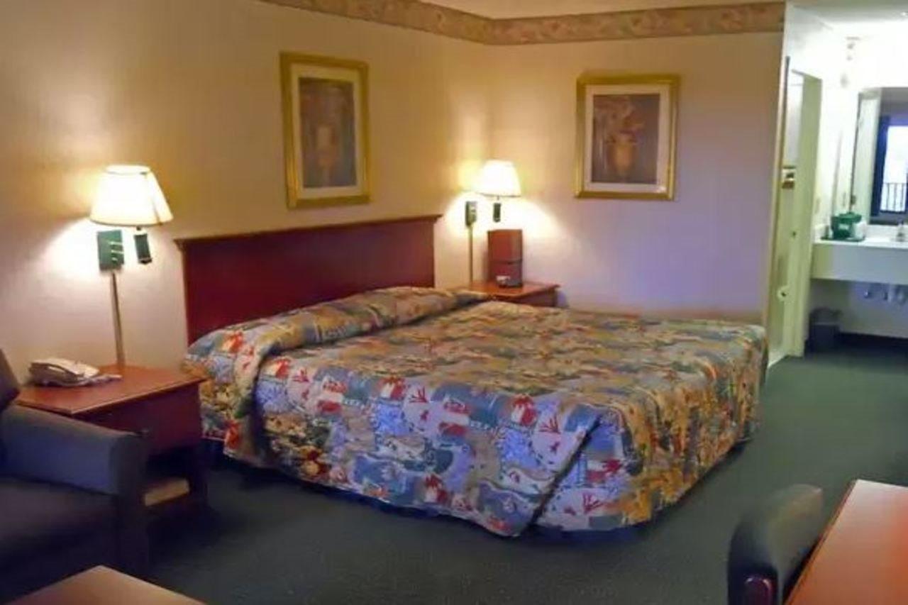 America'S Best Inn & Suites - Декейтер Экстерьер фото